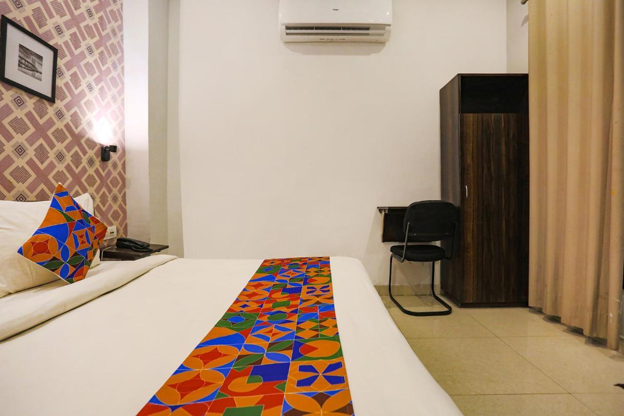 Hotel Novel Suites Neu-Delhi Exterior foto